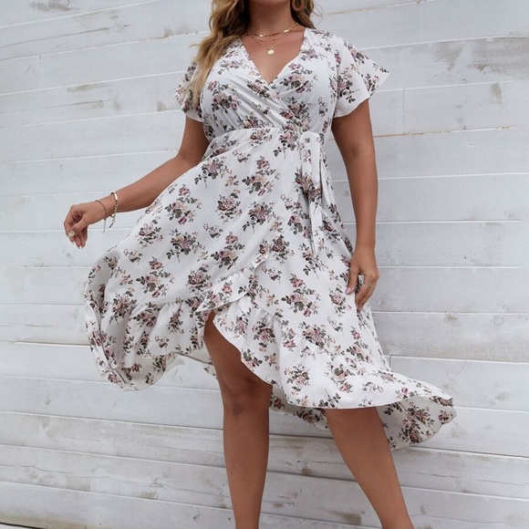 Boho Plus White floral Print Butterfly Sleeve Maxi Dress - Picture 3 of 12